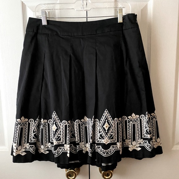 White House Black Market Dresses & Skirts - White House Black Market Black Pleated A-line Skirt SZ 12